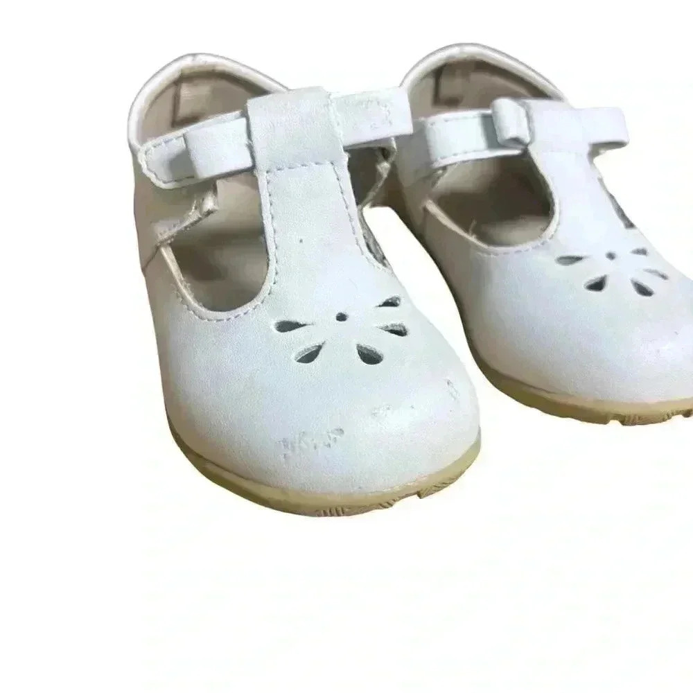 Trimfoot Co. Baby Girl White Leather Mary Jane Shoes Bow Flower Detailing size 5 - Picture 2 of 8